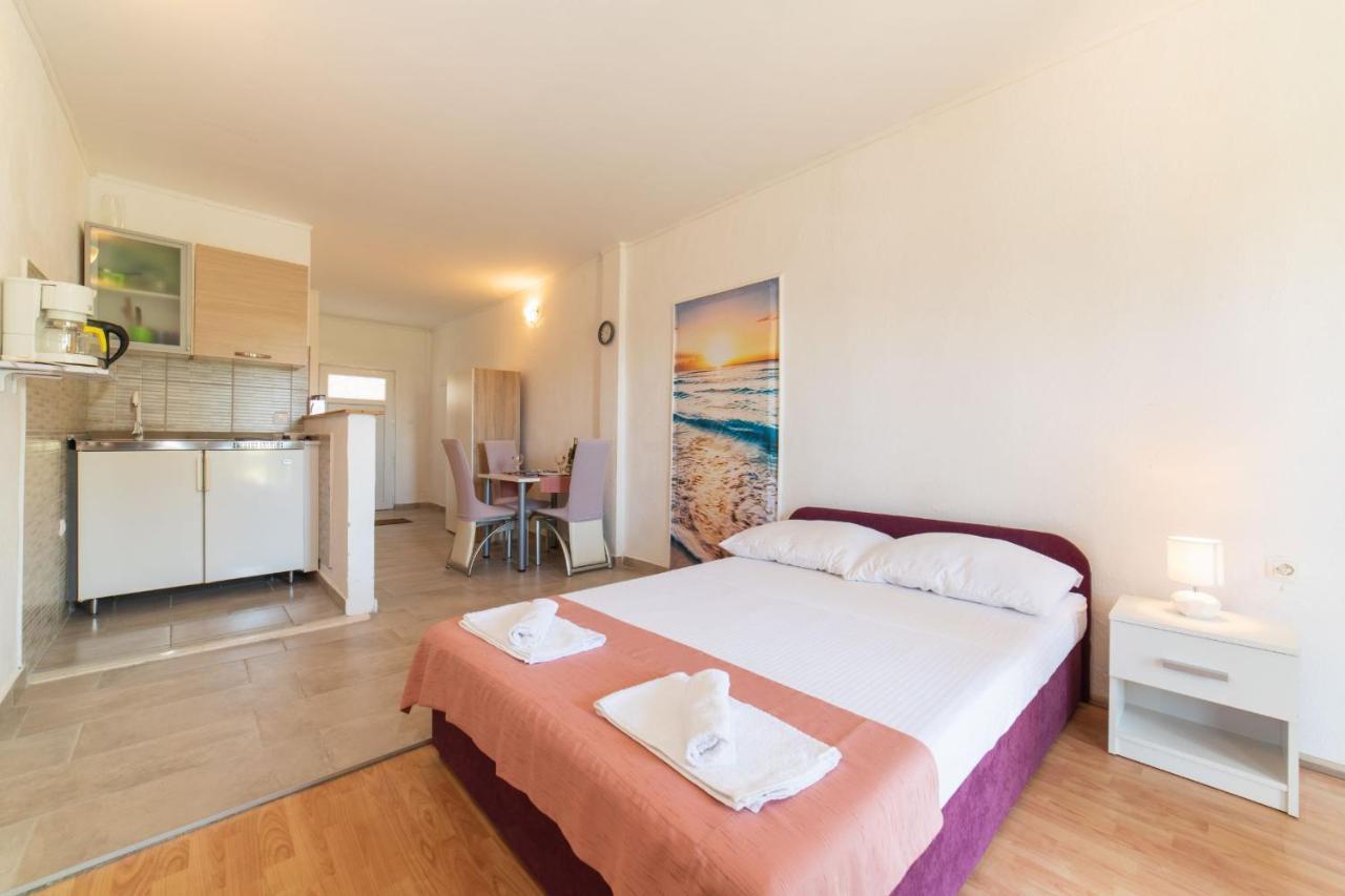 Apartment Livaja Kastel Novi Bagian luar foto