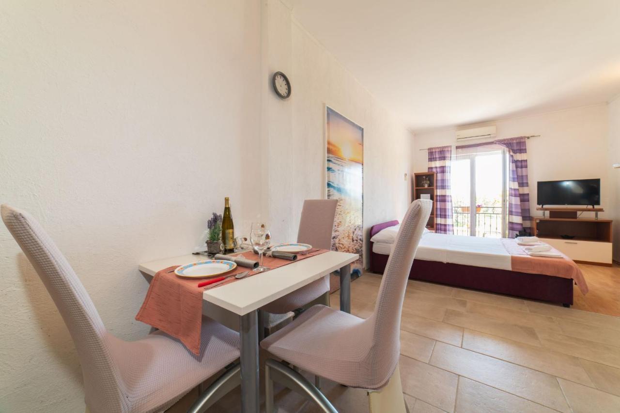 Apartment Livaja Kastel Novi Bagian luar foto