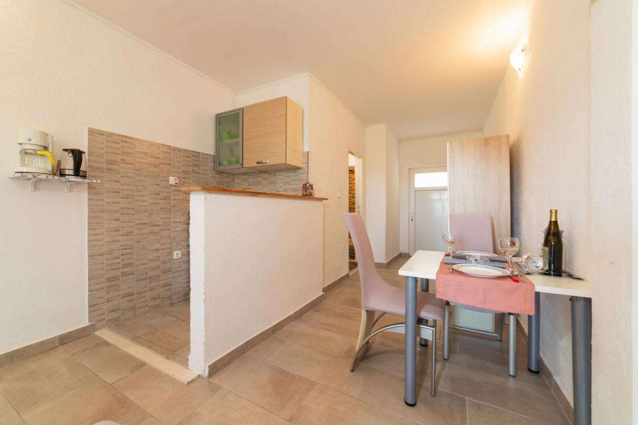 Apartment Livaja Kastel Novi Bagian luar foto